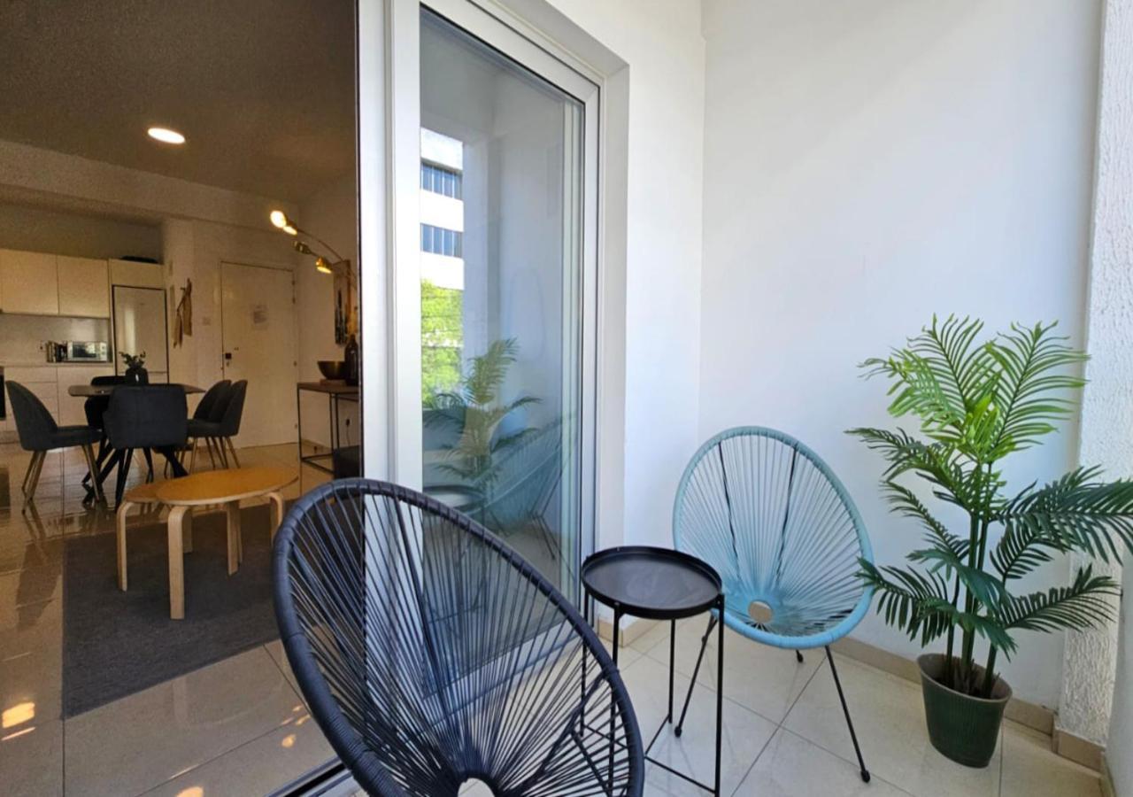 Phaedrus Living: City Centre Luxury Flat Esperidon 201 Nikosia Bagian luar foto
