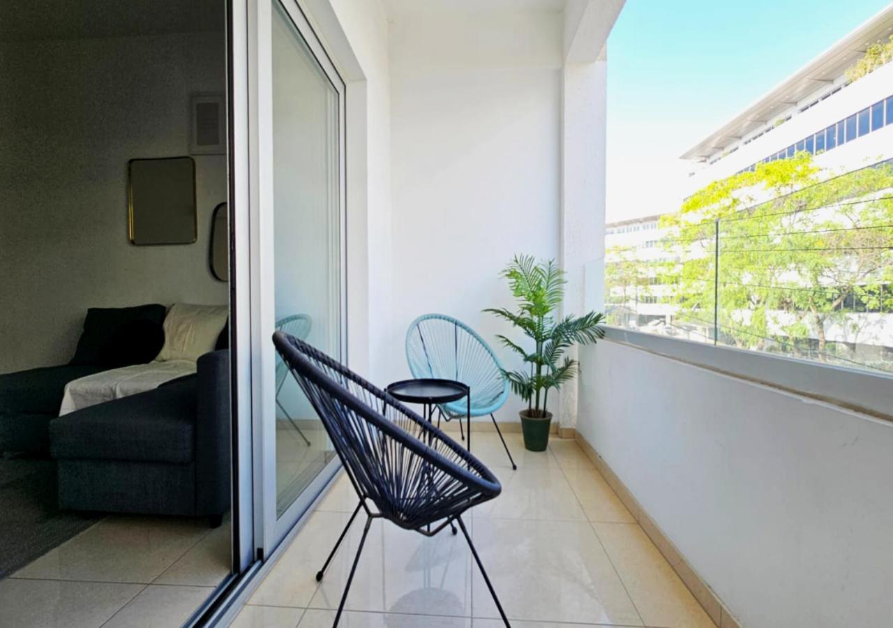 Phaedrus Living: City Centre Luxury Flat Esperidon 201 Nikosia Bagian luar foto