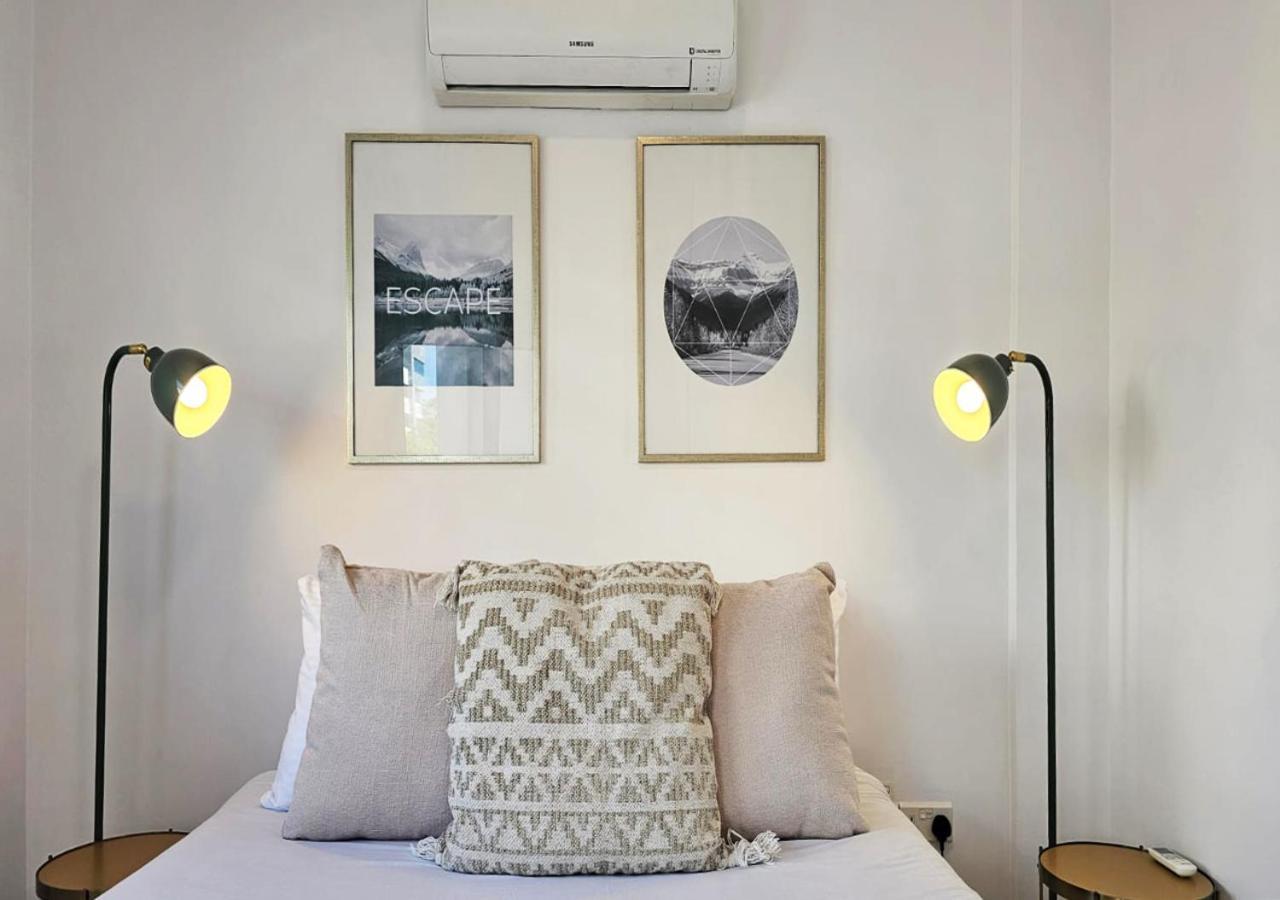 Phaedrus Living: City Centre Luxury Flat Esperidon 201 Nikosia Bagian luar foto