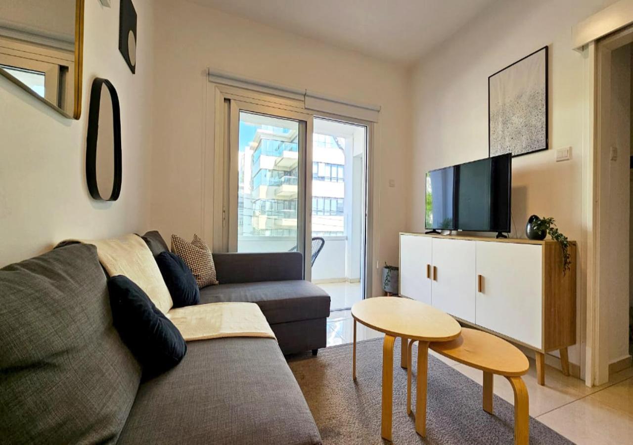 Phaedrus Living: City Centre Luxury Flat Esperidon 201 Nikosia Bagian luar foto