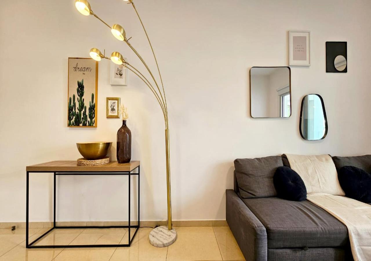 Phaedrus Living: City Centre Luxury Flat Esperidon 201 Nikosia Bagian luar foto